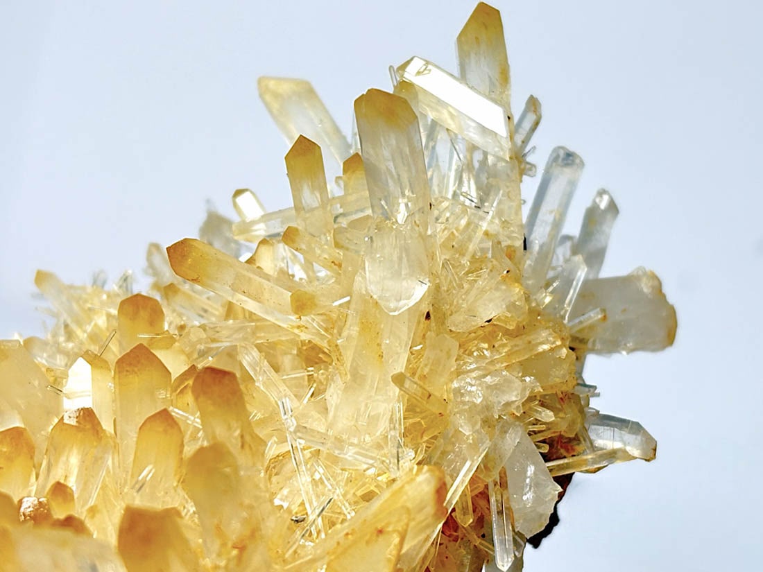 方解石入りマンゴークォーツ