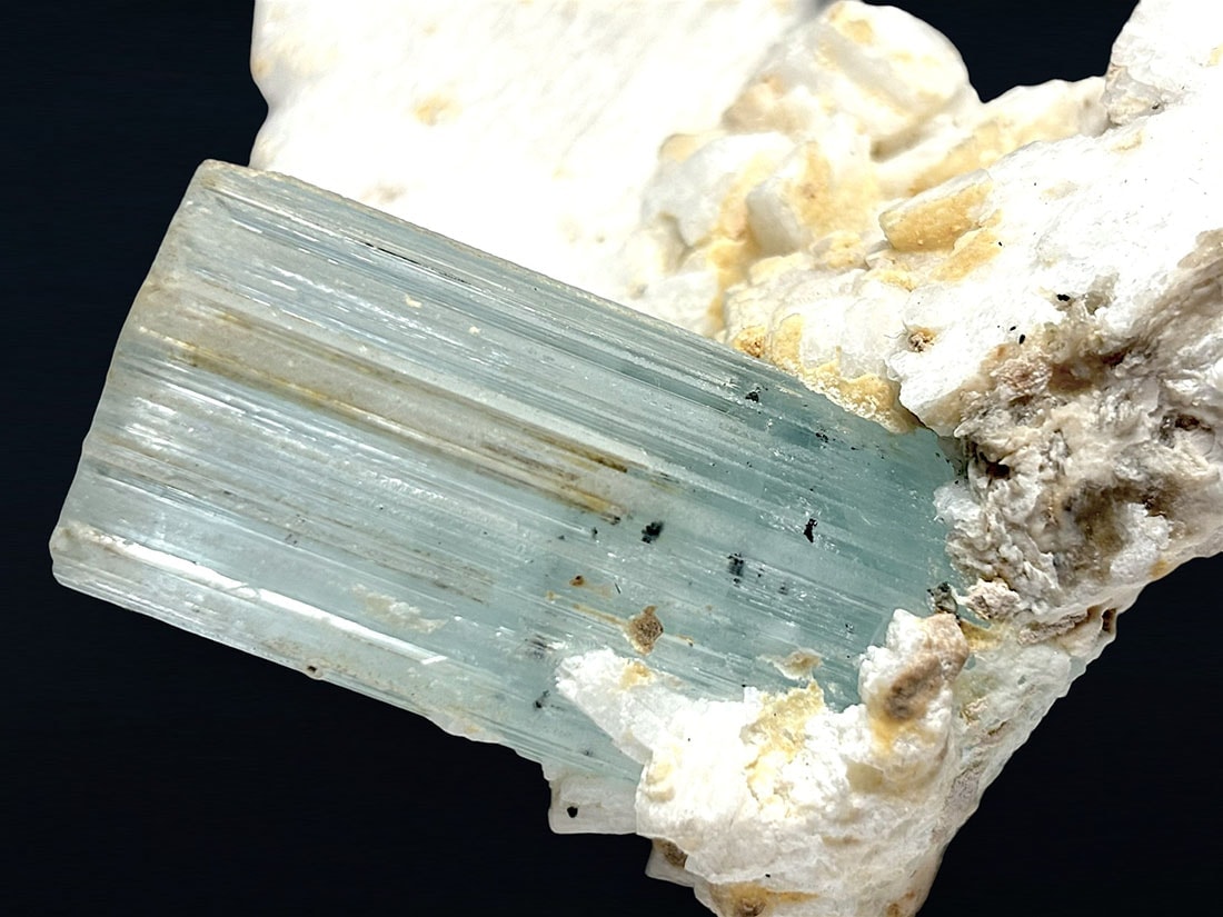 パキスタン産 アクアマリン 母岩付き