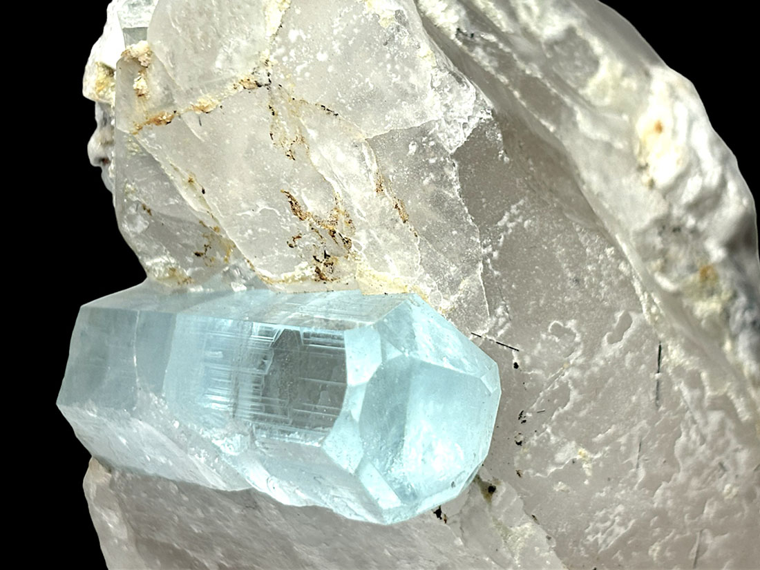 パキスタン産 アクアマリン 母岩付き