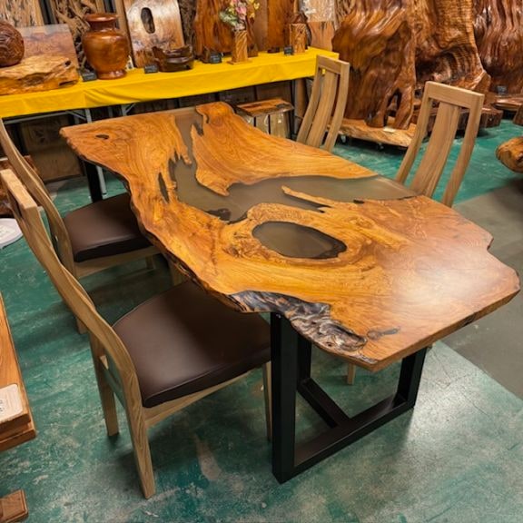 屋久杉をくり抜いたテーブル 丸火鉢 屋久杉をくり抜いたテーブル 丸火鉢