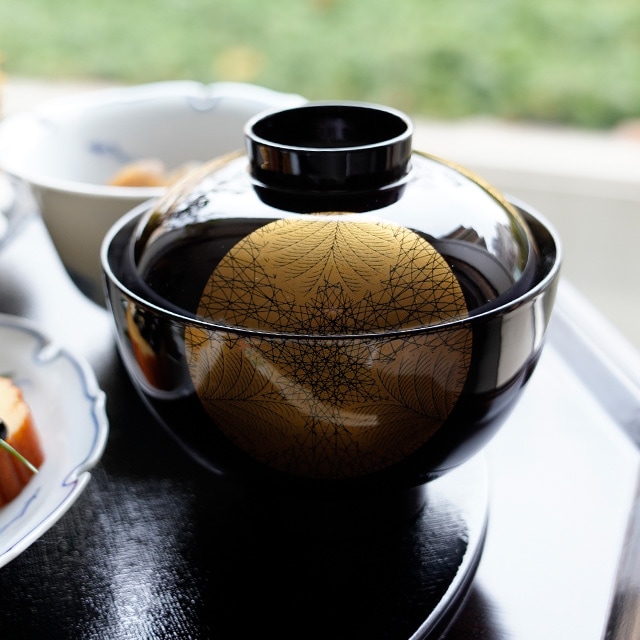 明治 強かっ 香蘭社 染錦褐地三友鳳凰文輪花鉢 ブラックホーソン 明治