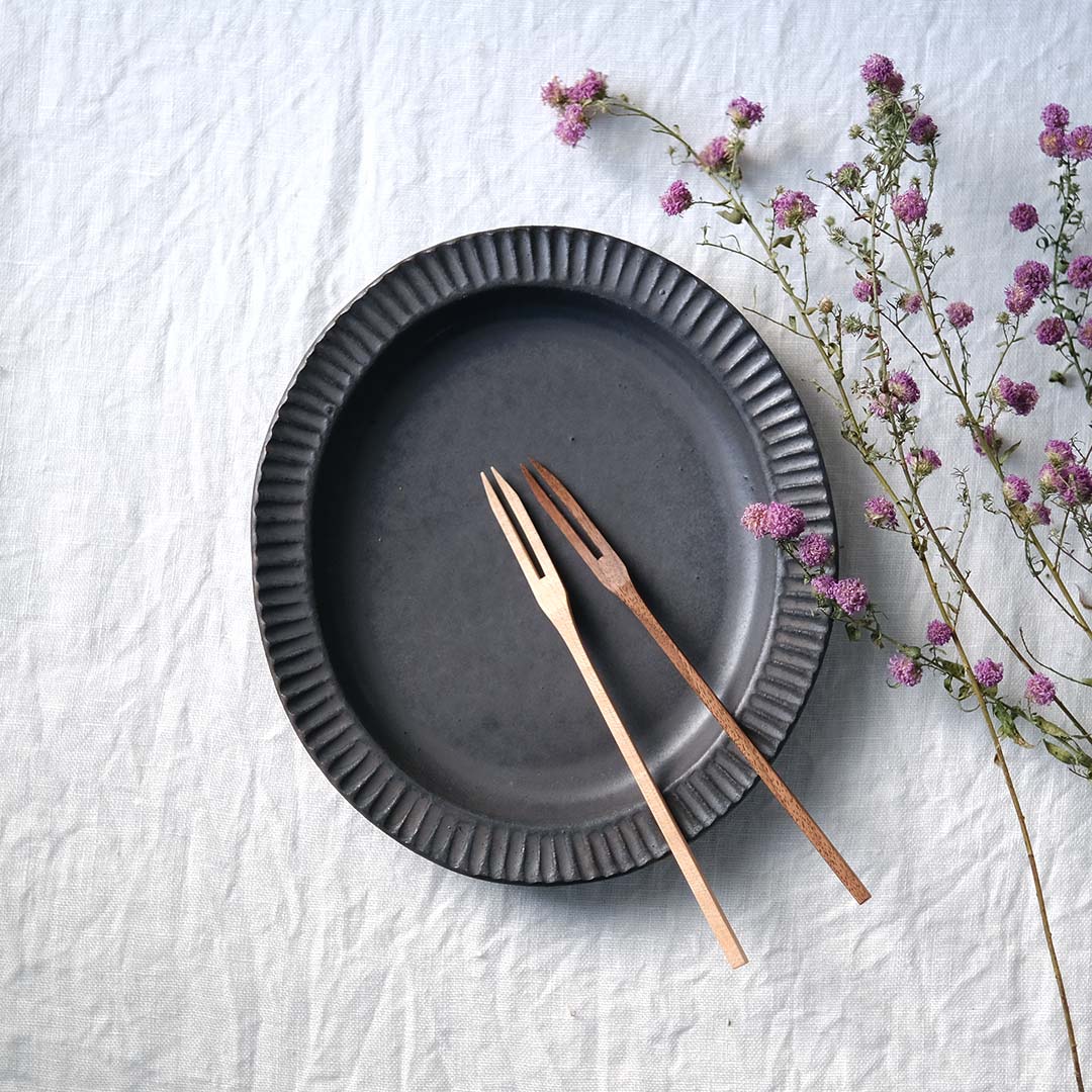 陶芸家 林拓児さんの 貫入・黒釉楕円皿2枚セット（中） 林