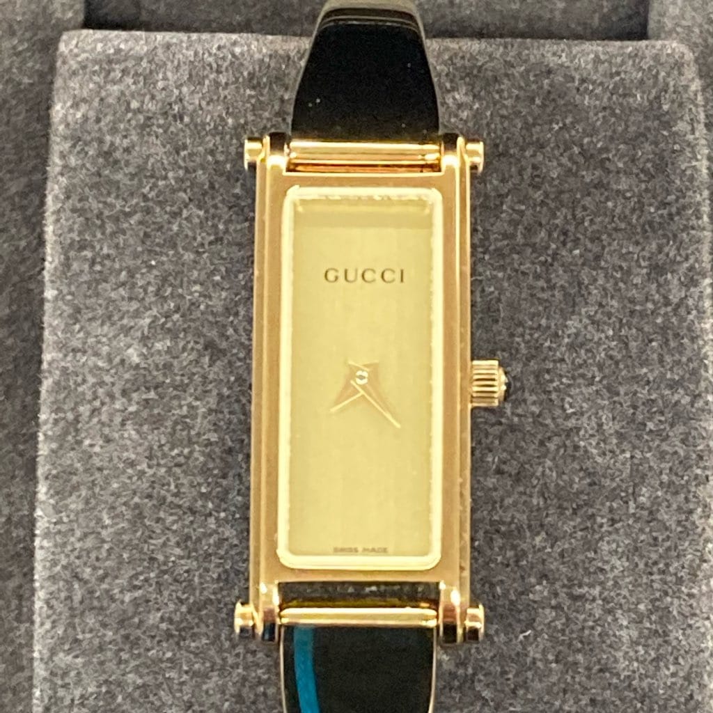 象形文字【稼働品】グッチGUCCI 1500Lバングル黒文字盤レディース