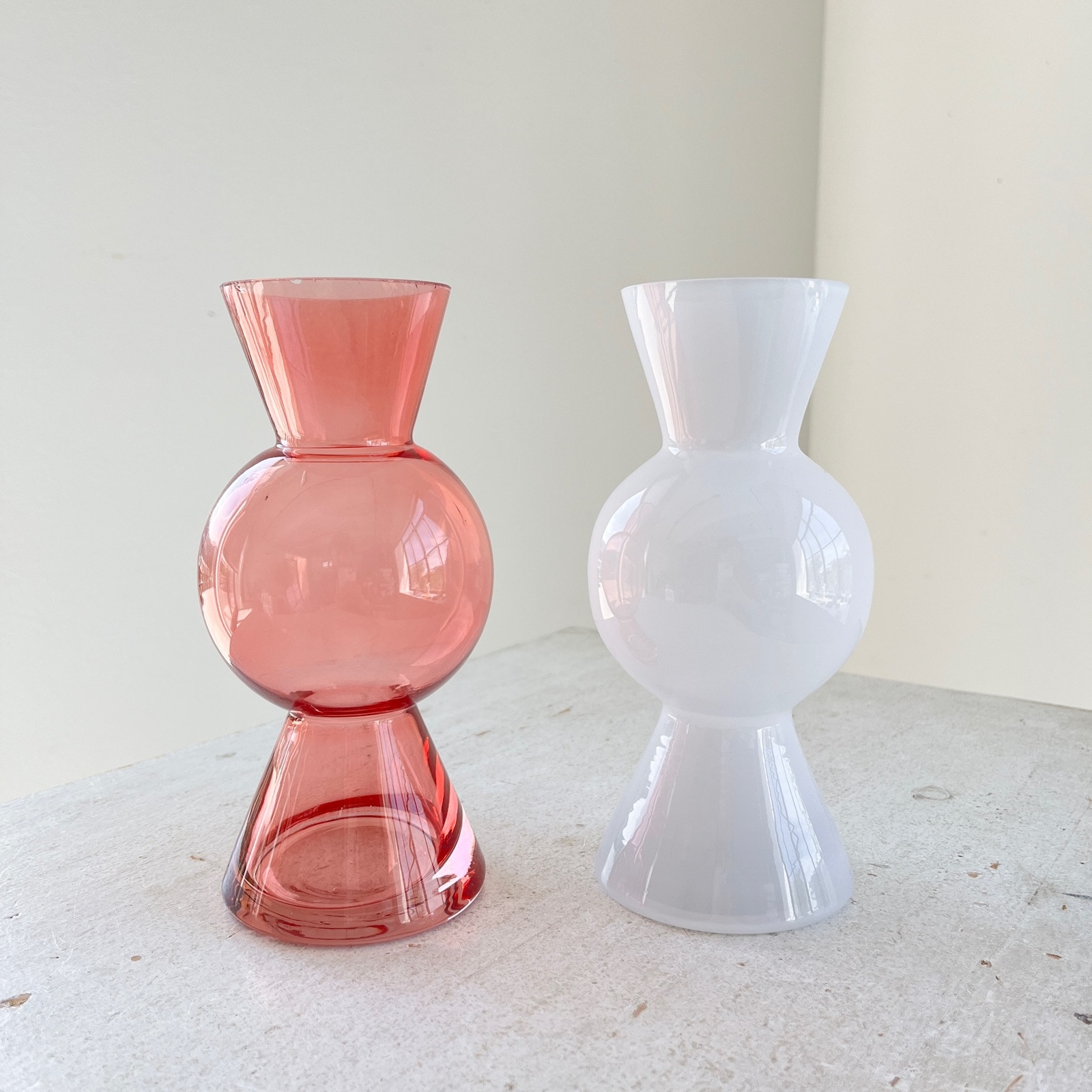 泡模様のピンクガラス花瓶 泡模様のピンクガラス花瓶