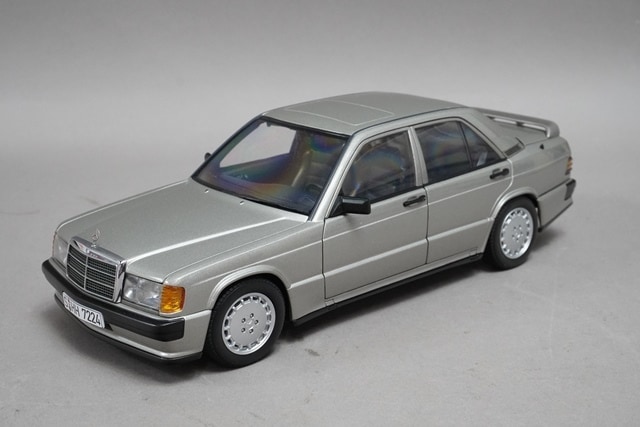 1/18 オートアート 76121 メルセデスベンツ 190E 2.3-16V