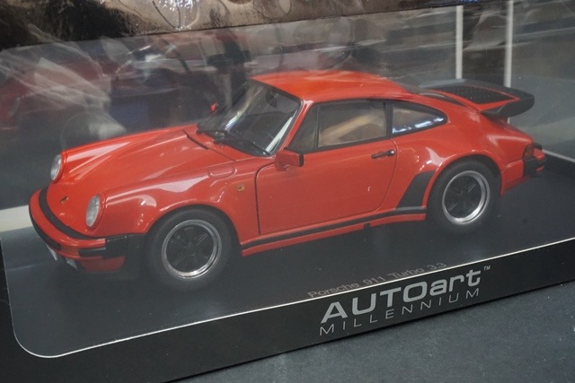 1/18 オートアート 77982 ポルシェ 911 ターボ 3.3 レッド, Boost Gear