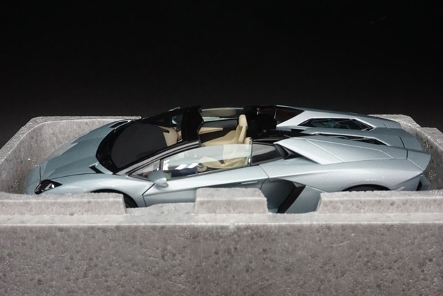 1/18 オートアート 74697 ランボルギーニ アヴェンタドール LP700-4