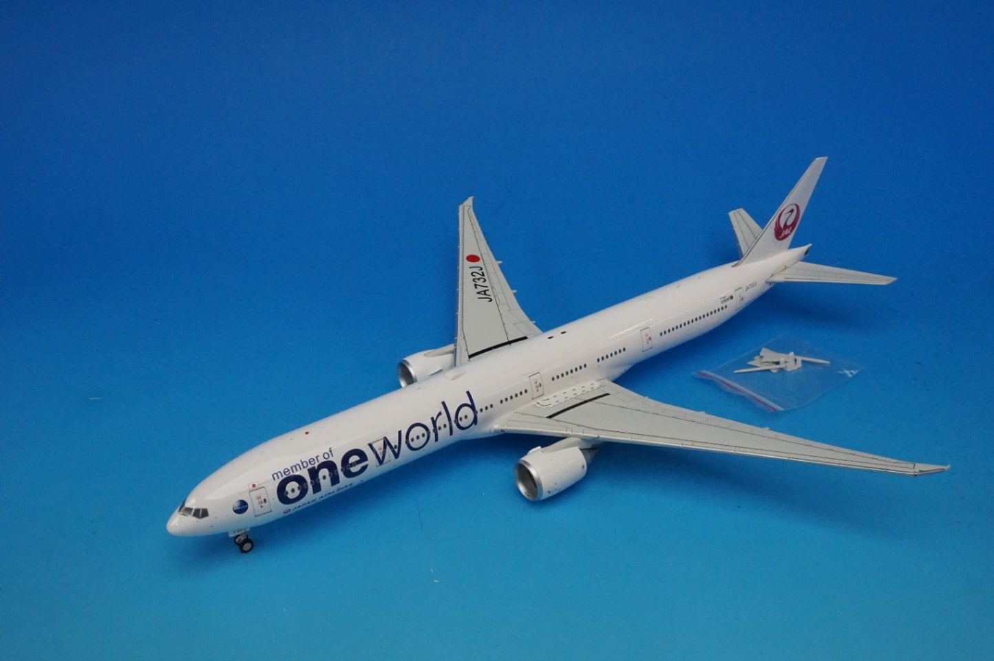 JAL 777-300ER 1/200 One World ダイキャストモデル Highly detailed