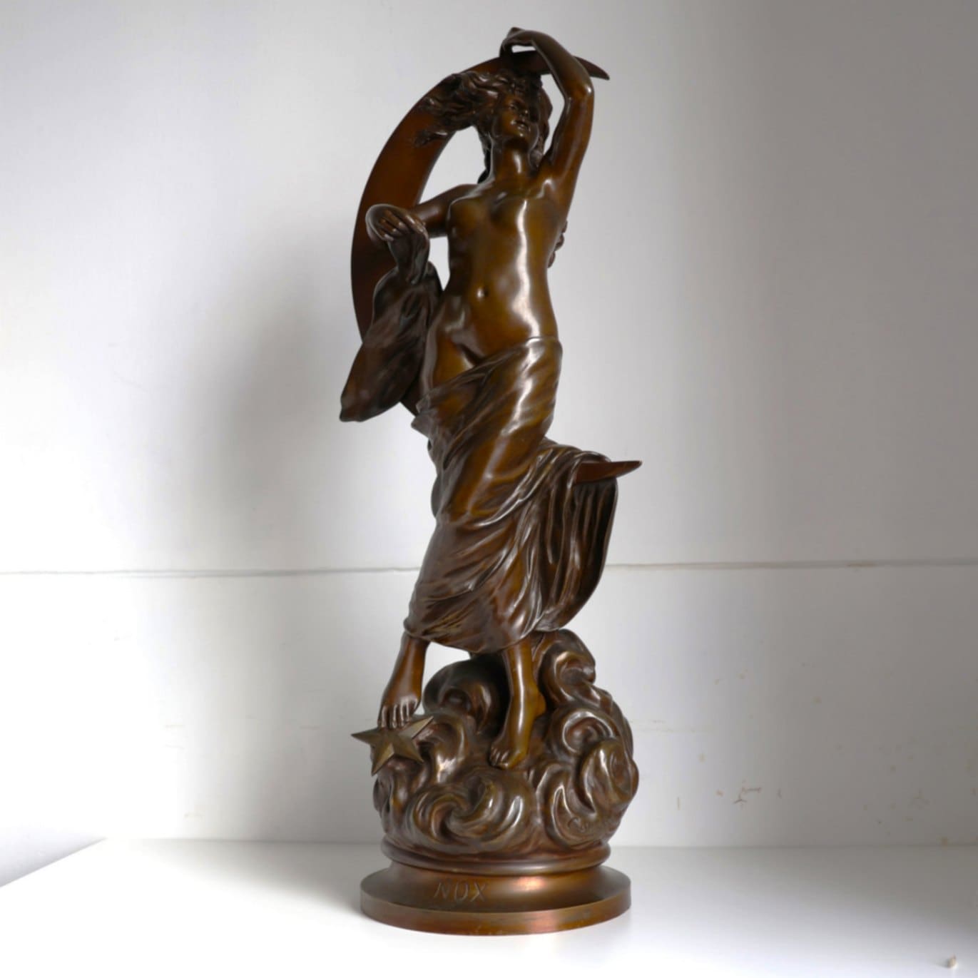 サマーセール。アールヌーボー風 ブロンズ彫刻 女性とイルカ