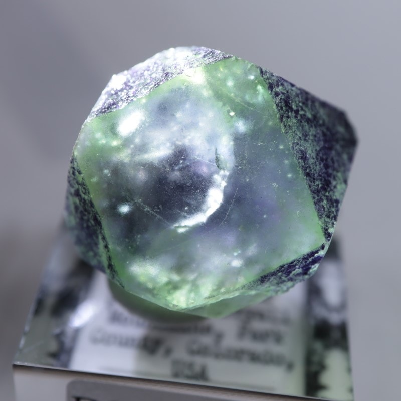 アメリカ コロラド フローライト 天然石 原石 鉱物標本 鉱石 蛍石 1698