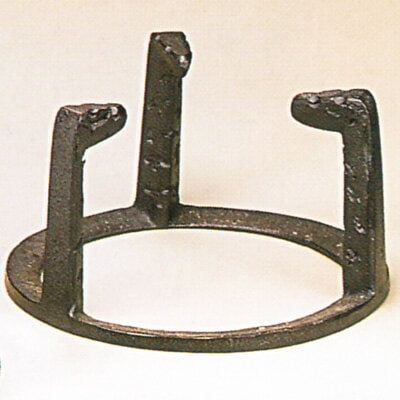 炉用 笹爪炉五徳（虫喰） 菊地政光作 | 五徳 - CHATOWA 茶と和 抹茶と