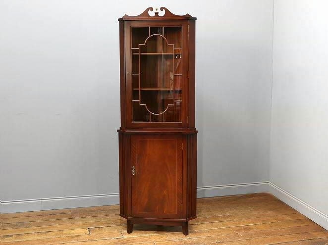 お買い得】【アンティーク家具】イギリス製 コーナーキャビネット 鍵付き