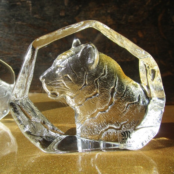 マッツジョナサン 干支 若虎 金 | 北一硝子 まごころお届け便