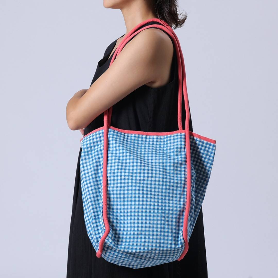 パイピングがアクセント ブロックプリントのギンガムチェック柄バッグ