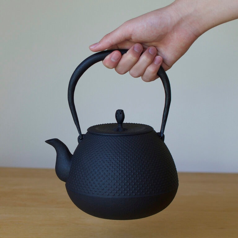 南部鉄器　釜定　鉄瓶 南部鉄器 鉄瓶 / 南部鉄瓶 / 釜定 / 柚子あられ [ やかん 日本製 ih