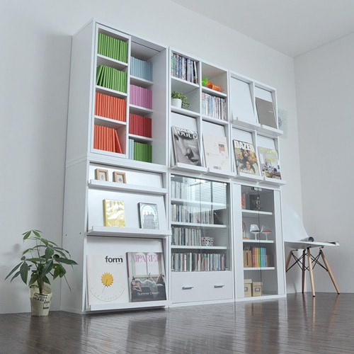 ガラスキャビネット 薄型 本棚 ホワイト おしゃれ リビング 飾り棚