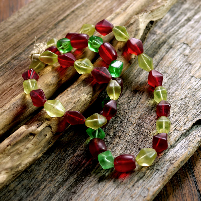 チェコビーズ一連 ボヘミアントレードビーズ ウランガラス含｜マライカ