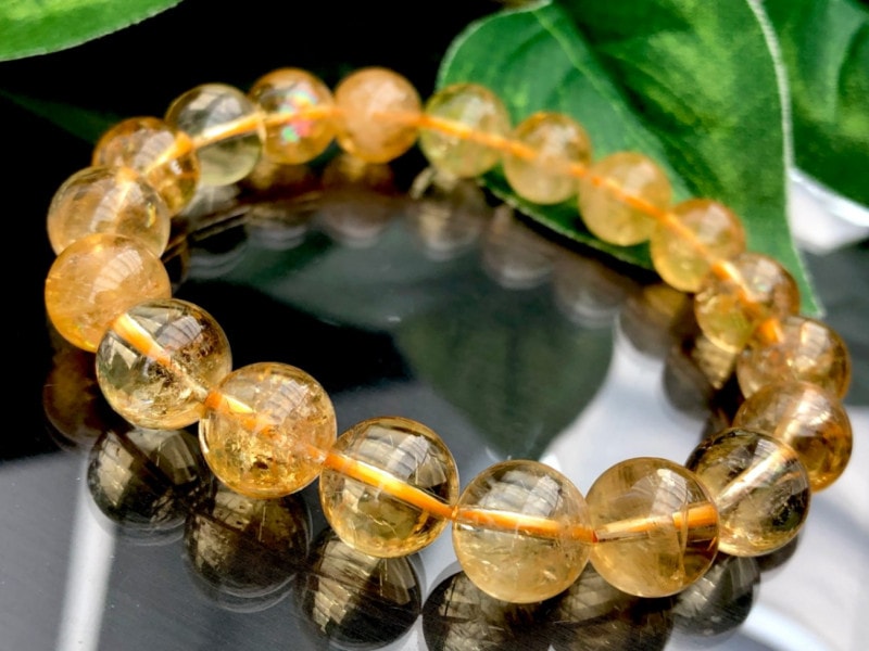 天然石パワーストーンボールと台座イエローストーン