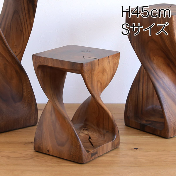ナチュラルウッドのサイドテーブル 木の温もりと天然アロマの香り 椅子