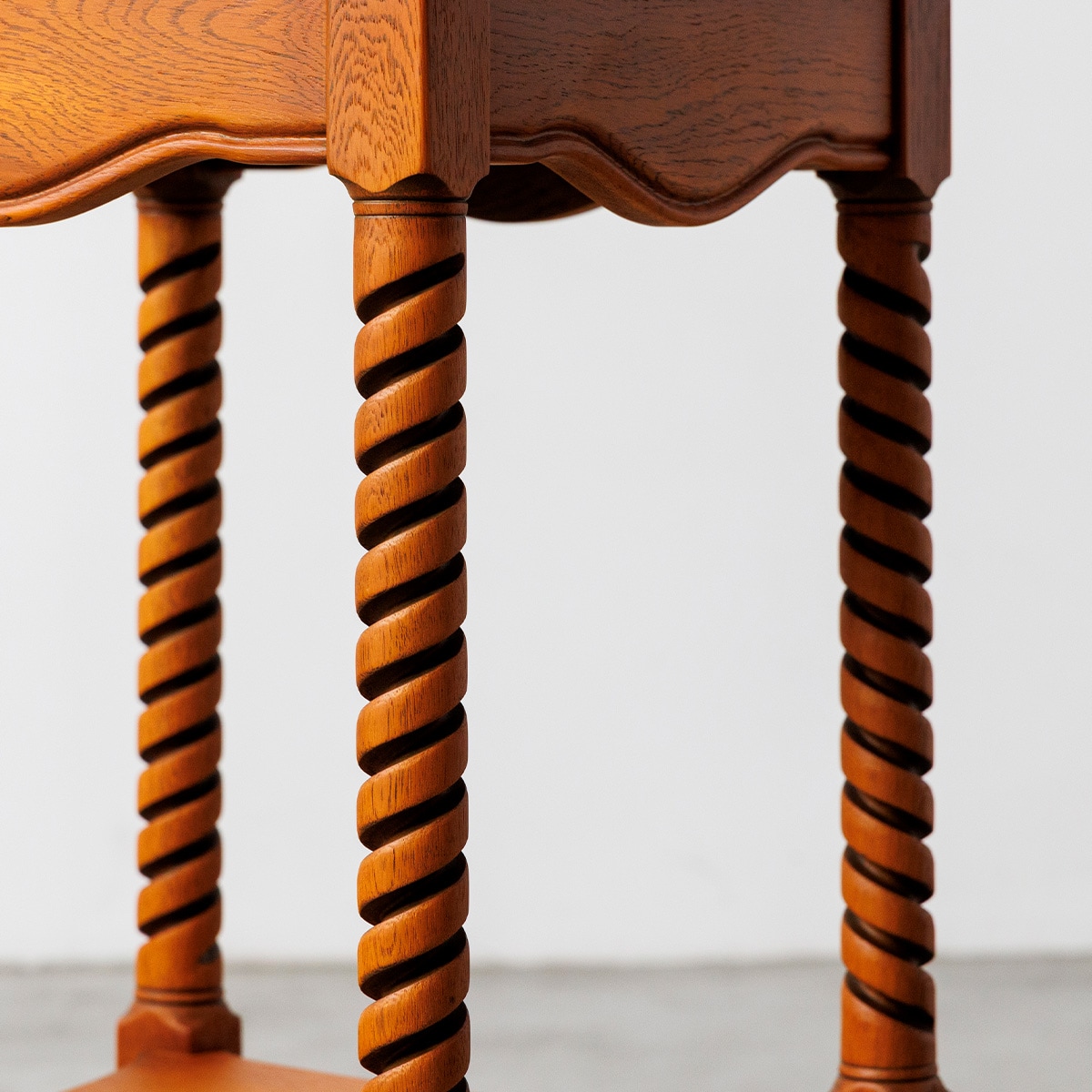 天然木の2段式サイドテーブル [MF-054]｜一点モノ家具通販のマルニ