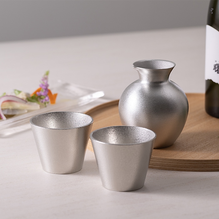 錫徳利・錫猪口 2ヶセット（桐箱入）｜錫製雑貨・酒器の通販は能作