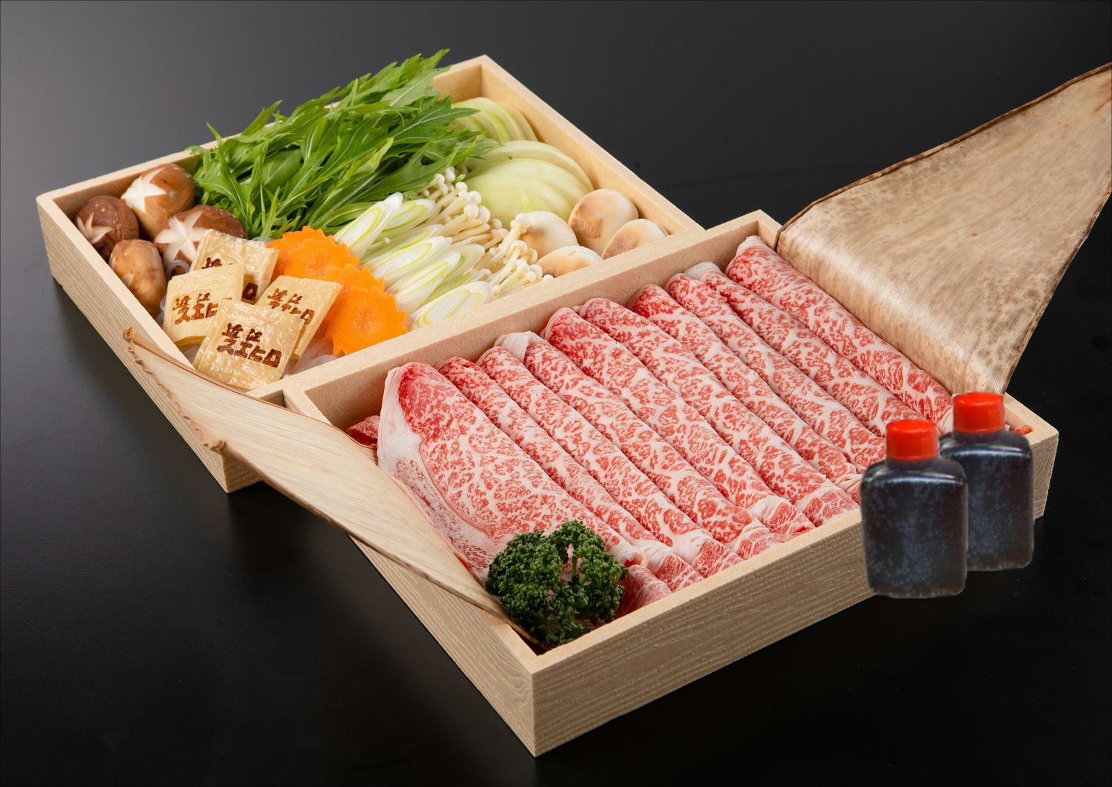 特選国産霜降牛すき焼きセット（ロース肉・野菜・割り下）［4人前