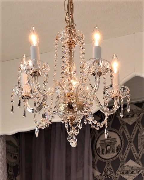 ボヘミアンクリスタルシャンデリア | ラグジュアリーに眠るベッド