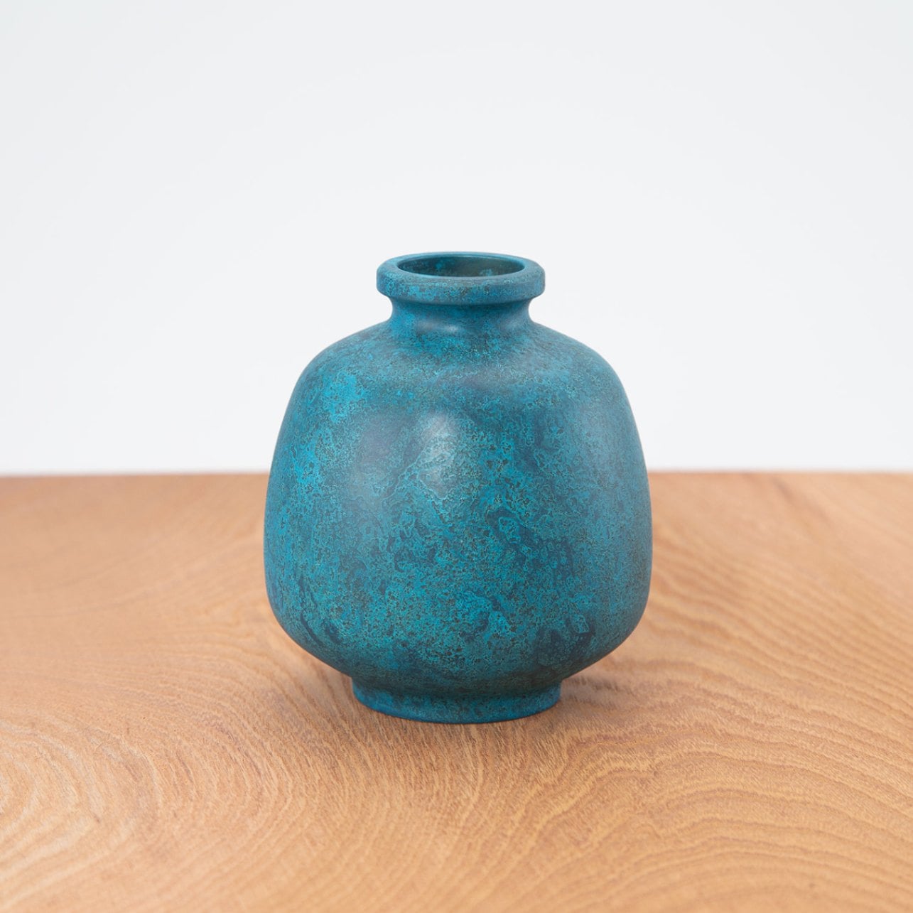 古鍋島 花瓶 青緑山水浮彫 細密細工 飾壺 銘工 在銘 作家物 古鍋島