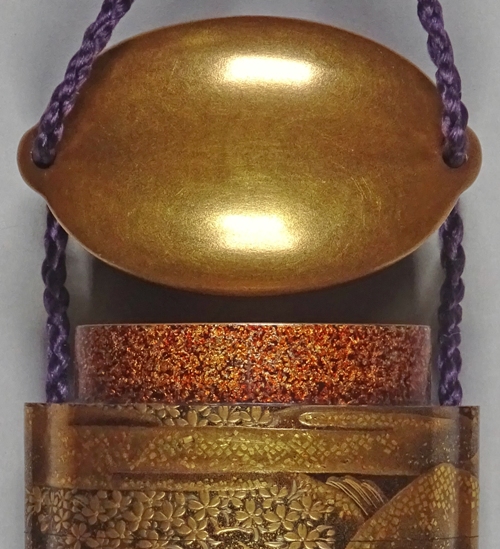 桃太郎の金蒔絵印籠 銘：松花斎（根付 鯉・魚） 桃太郎の金蒔絵印籠 銘