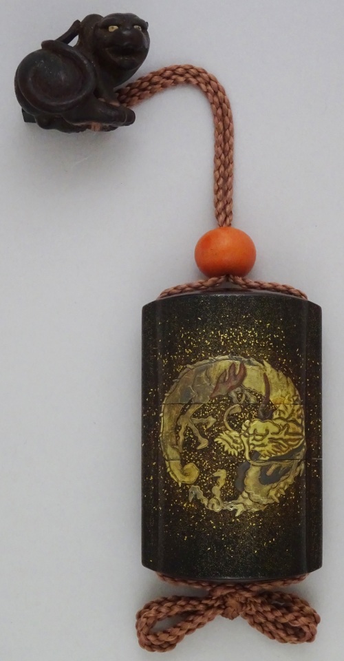 桃太郎の金蒔絵印籠 銘：松花斎（根付 鯉・魚） 桃太郎の金蒔絵印籠 銘