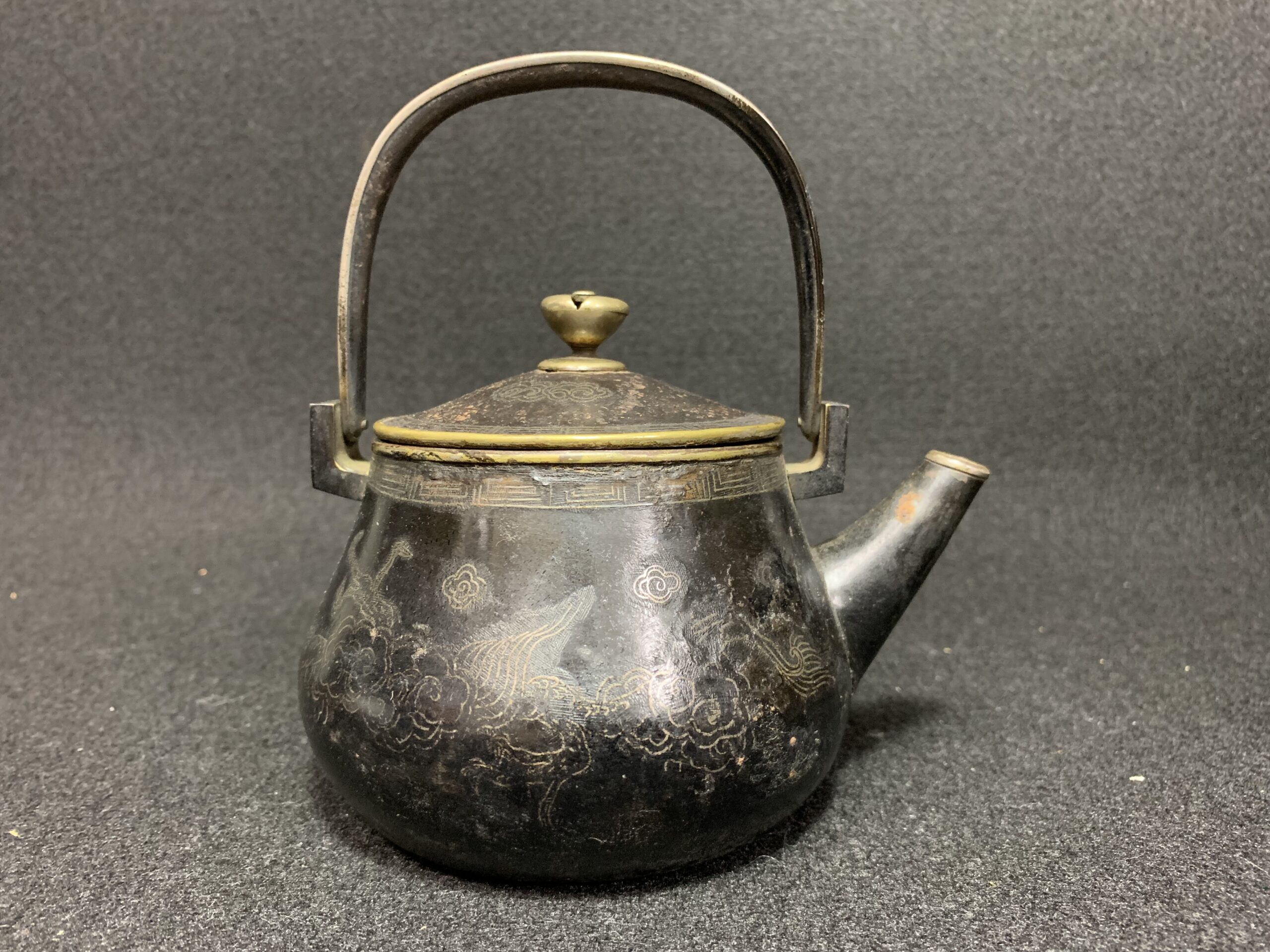 骨董 蔵六 銀象嵌龍図鉄地瓶 買取 | アーカイブ | 誠屋 岡山・倉敷の