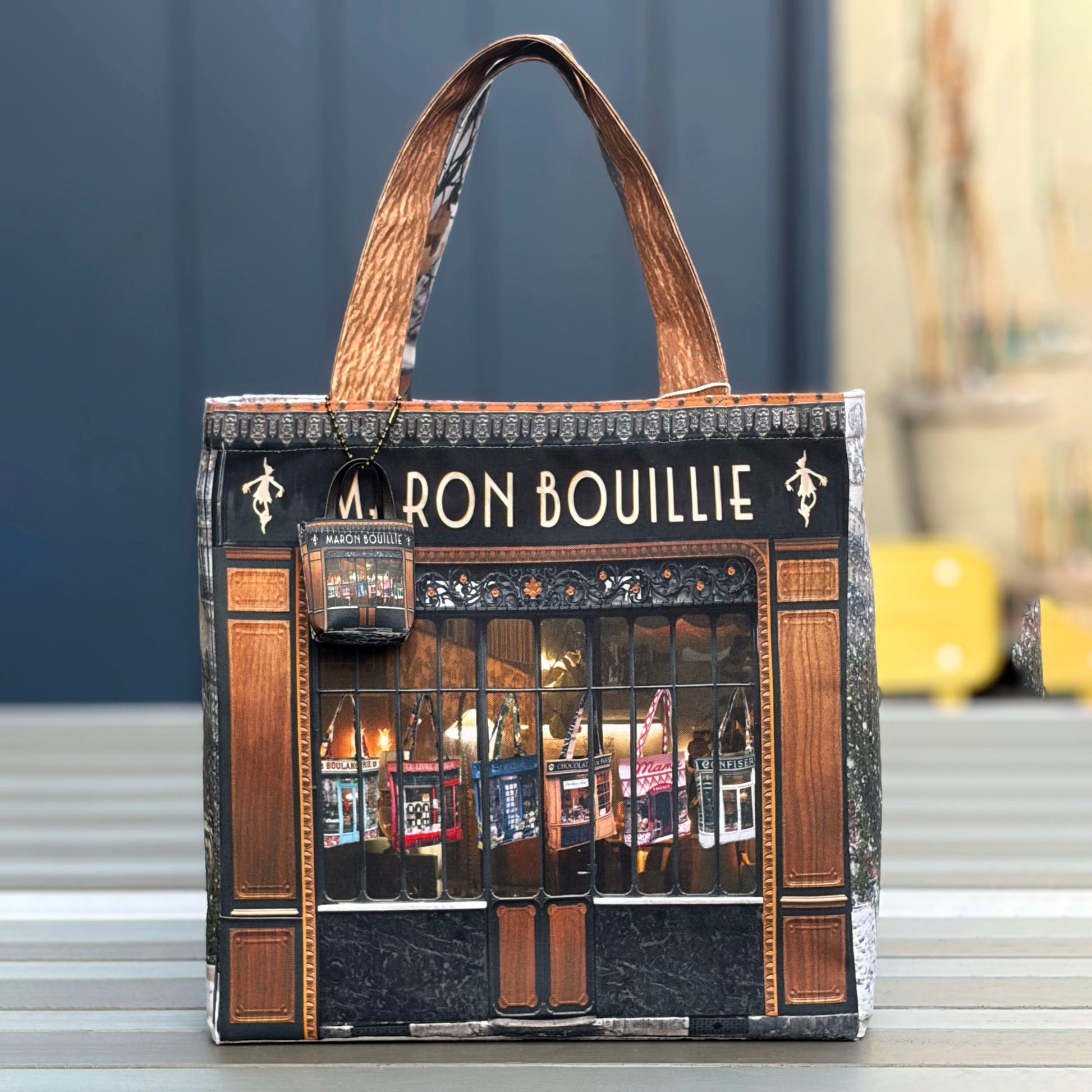 パリ柄】イヤーバッグ 2026 | 初回限定100個・特別カラー＆チャーム