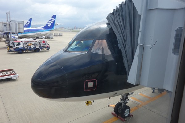 搭乗記】スターフライヤーの個人モニター付き座席で福岡から羽田へ