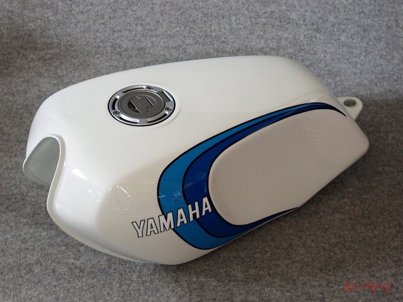 NEW ITEMS】TZR250（1KT）オーナーに朗報！ 純正形状FRPフューエル