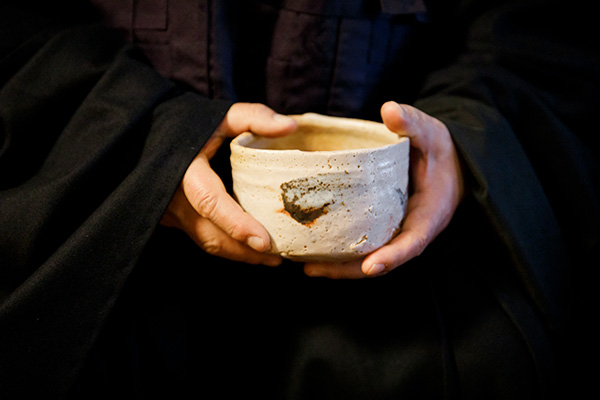 辻村史朗さんに “酒場”で 学ぶ 名碗の勘どころ「志野茶碗」（後編）