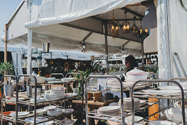 2025秋のシャトゥ蚤の市。フランスの小さなカフェオレボウルと、見立て