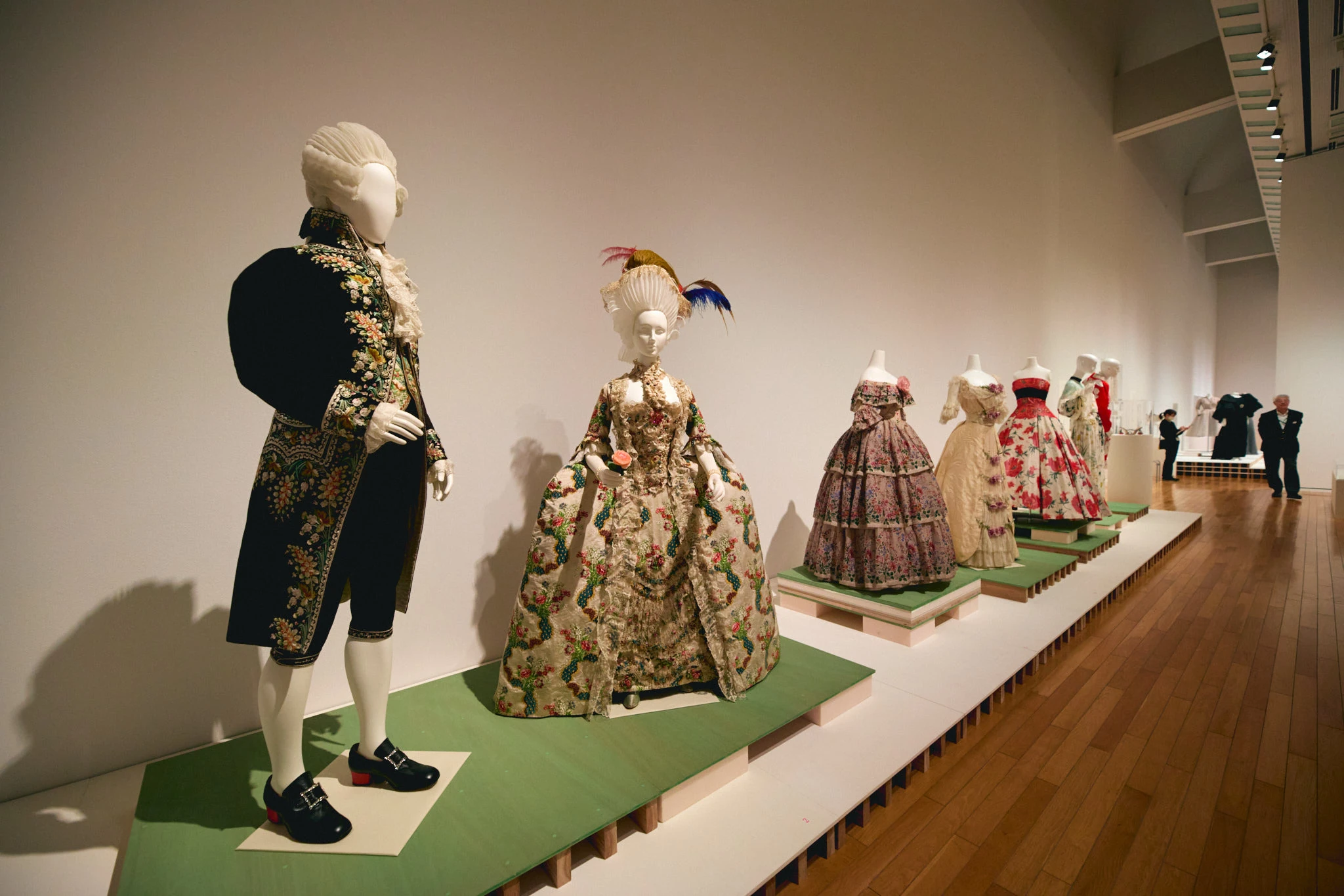 LOVEファッション─私を着がえるとき」が初台で開幕、オープニングレポート