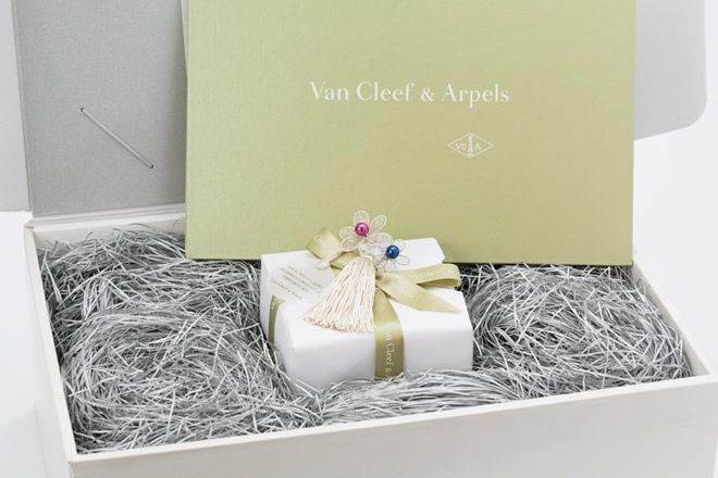 ヴァン クリーフ＆アーペルがオンライン限定のホワイトデーラッピング