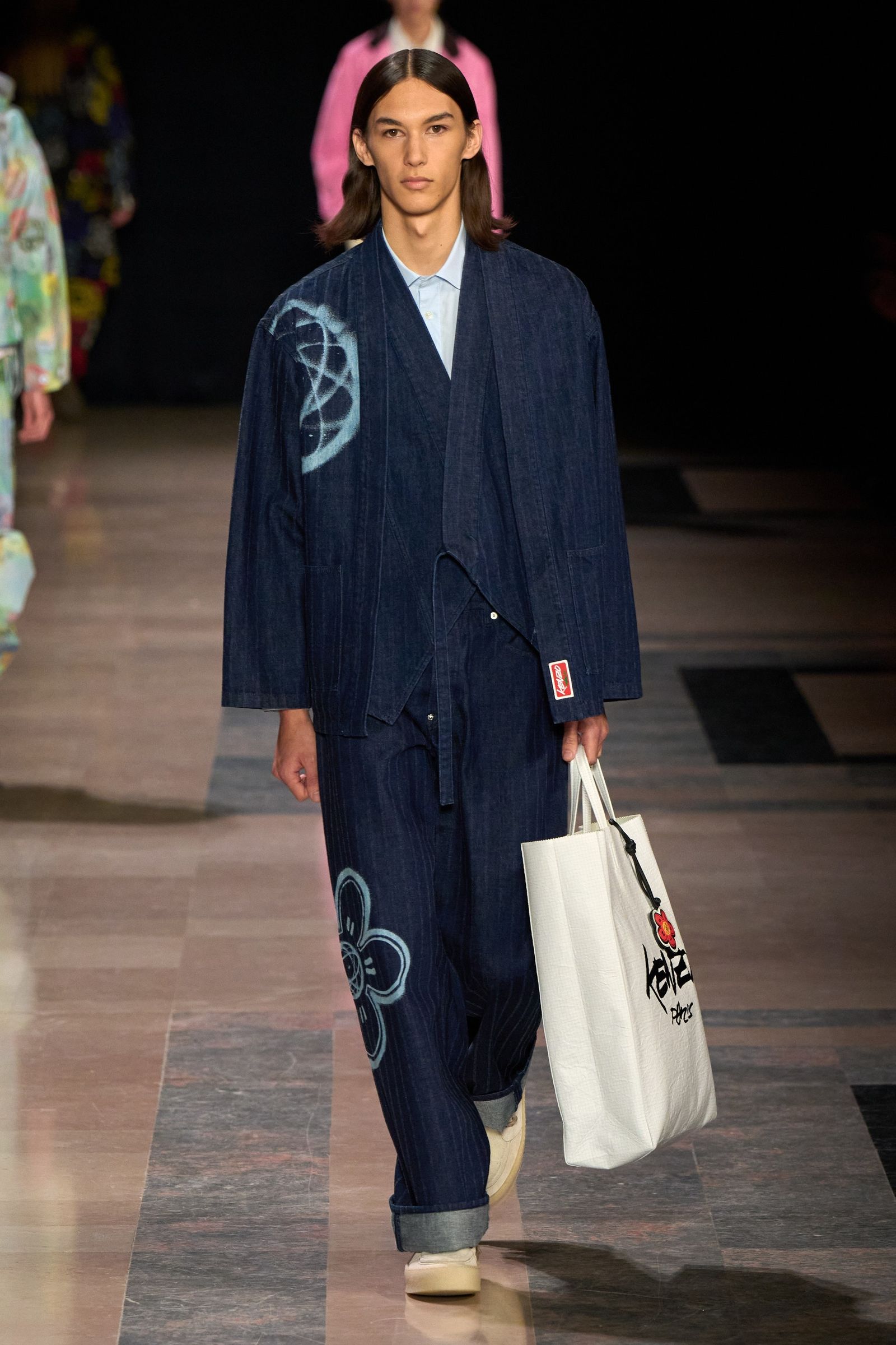 ケンゾーはFutura 2000とコラボ。列車での東西横断の旅をイメージ