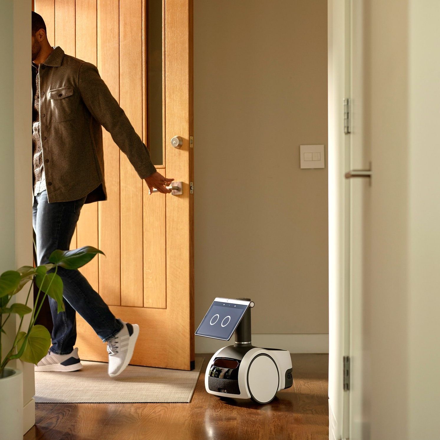 アマゾンの家庭用ロボット「Astro」に見るAIの進歩と、その先にある