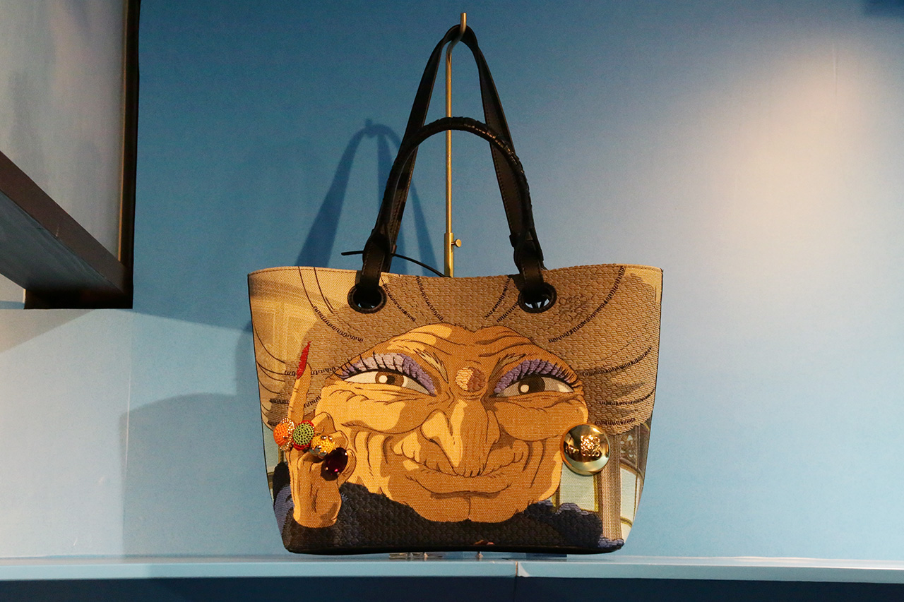 ロエベ ジブリ 千と千尋 カプセルコレクション ショッパー 古民家に