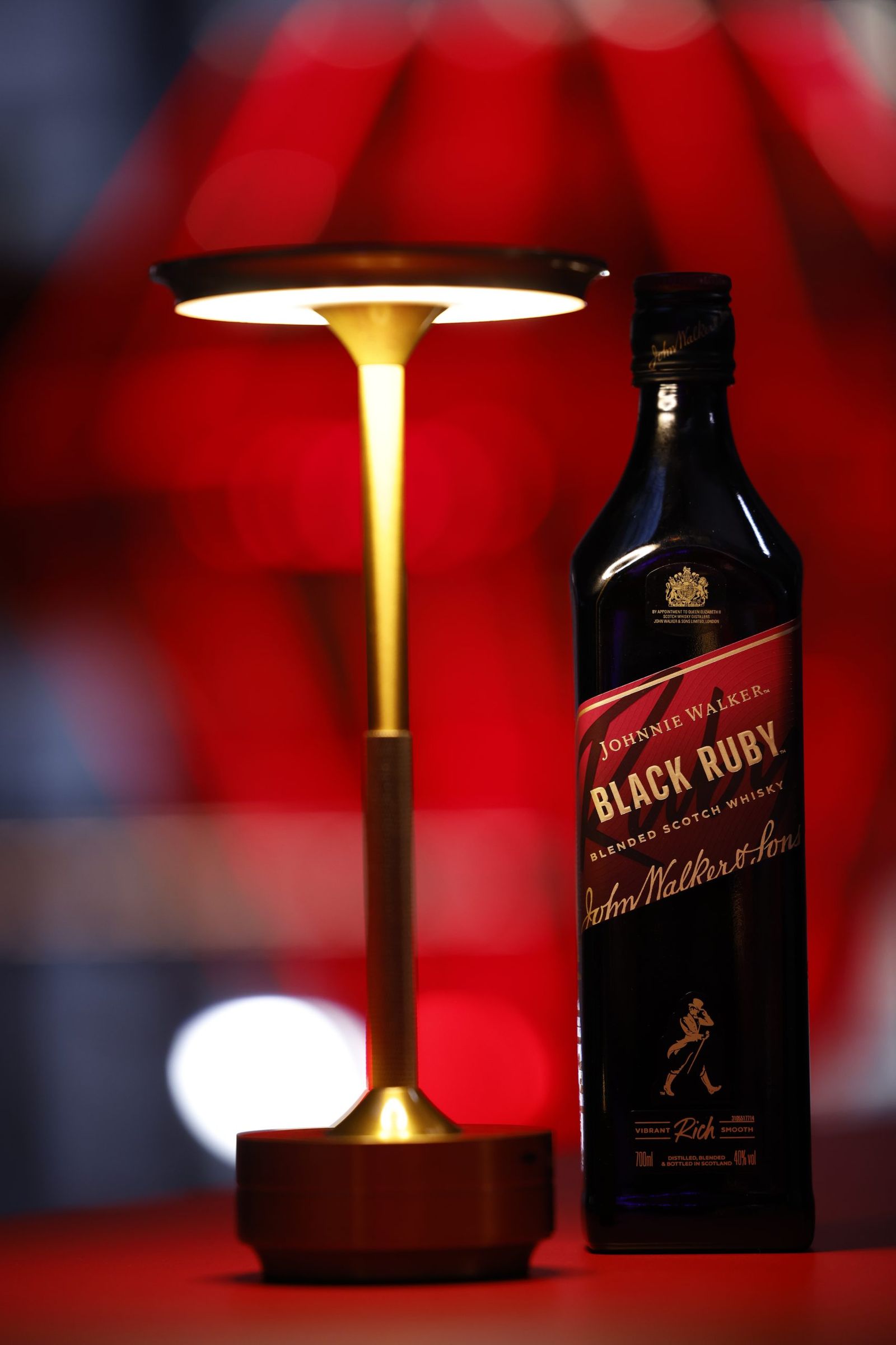 ジョニーウォーカー」から7年半ぶりの通年新商品“ジョニーウォーカー