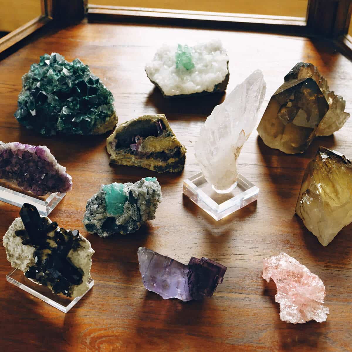 多彩な鉱物結晶コレクション
