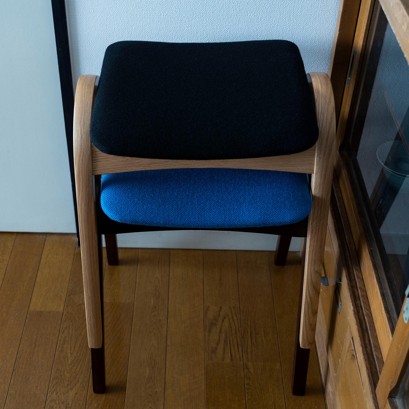 美しい曲線と実用性を備えた 秋田木工スタッキングスツール | D&DEPARTMENT