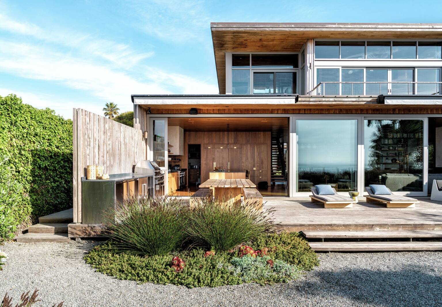 California Coastal: A Stunning Beach House Landscape Design in