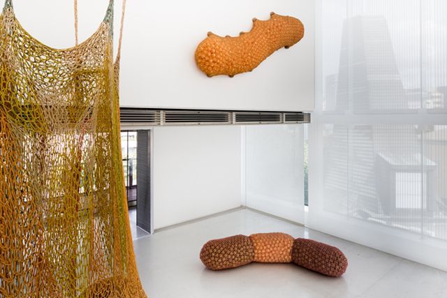 都会のど真ん中で体を使ってアートを体感！ エルネスト・ネト展