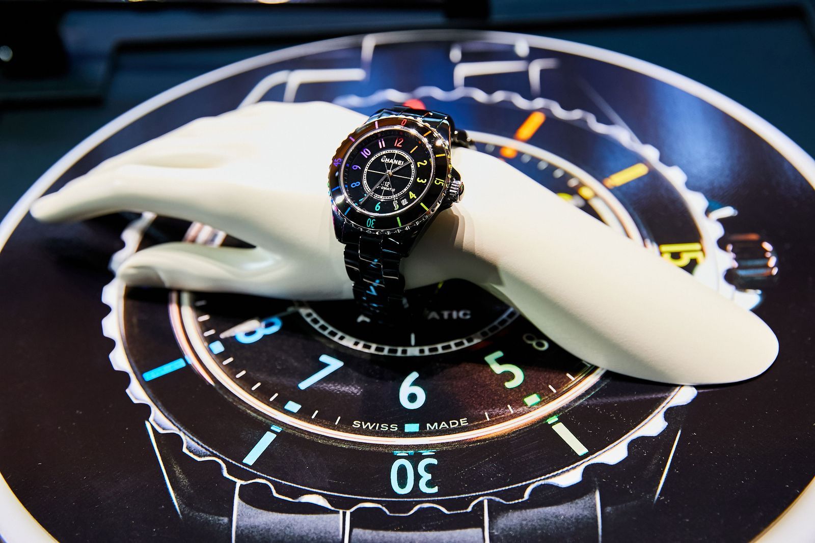 シャネルの限定ウォッチはユニセックスで楽しめる！──「シャネル