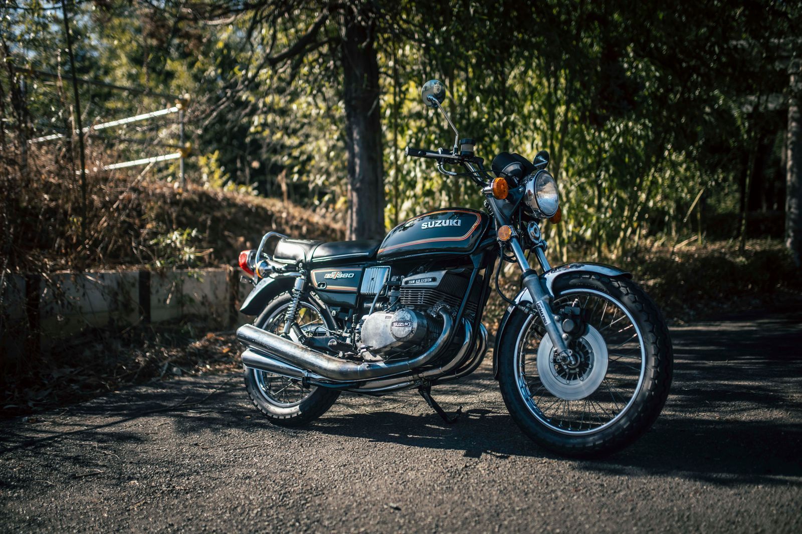 俳優・押田岳の「あの“絶版旧車”に乗りたい！」──Vol.6 スズキGT380