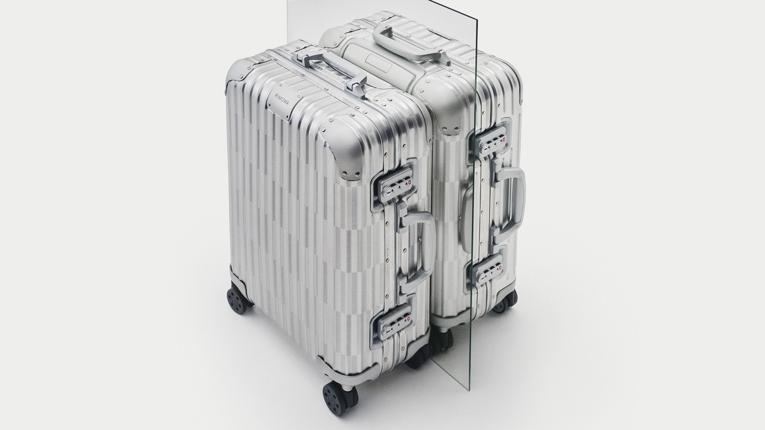 美品 リモワ オリジナル キャビンS 31L 機内持ち込み 4輪 TSAロック