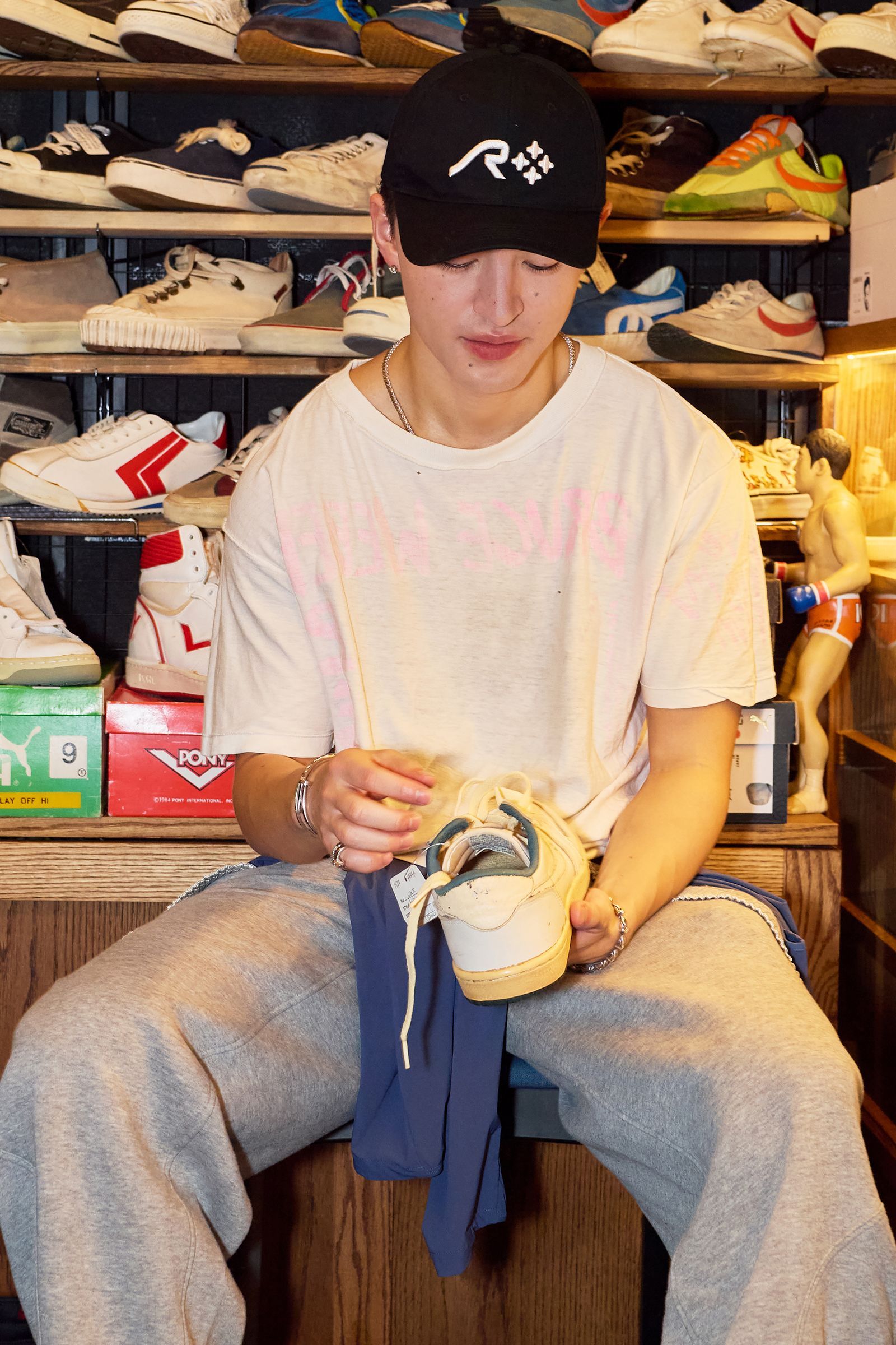 盟友・佐野玲於と、下北沢の老舗ショップでヴィンテージスニーカーを